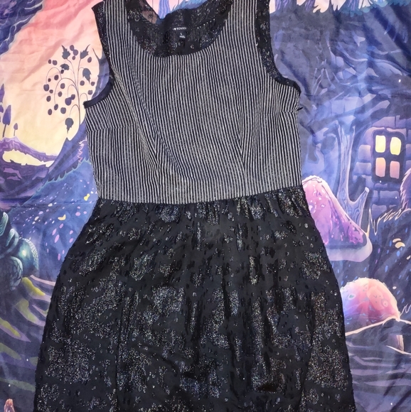 Gothic Lace Dress - Picture 4 of 16